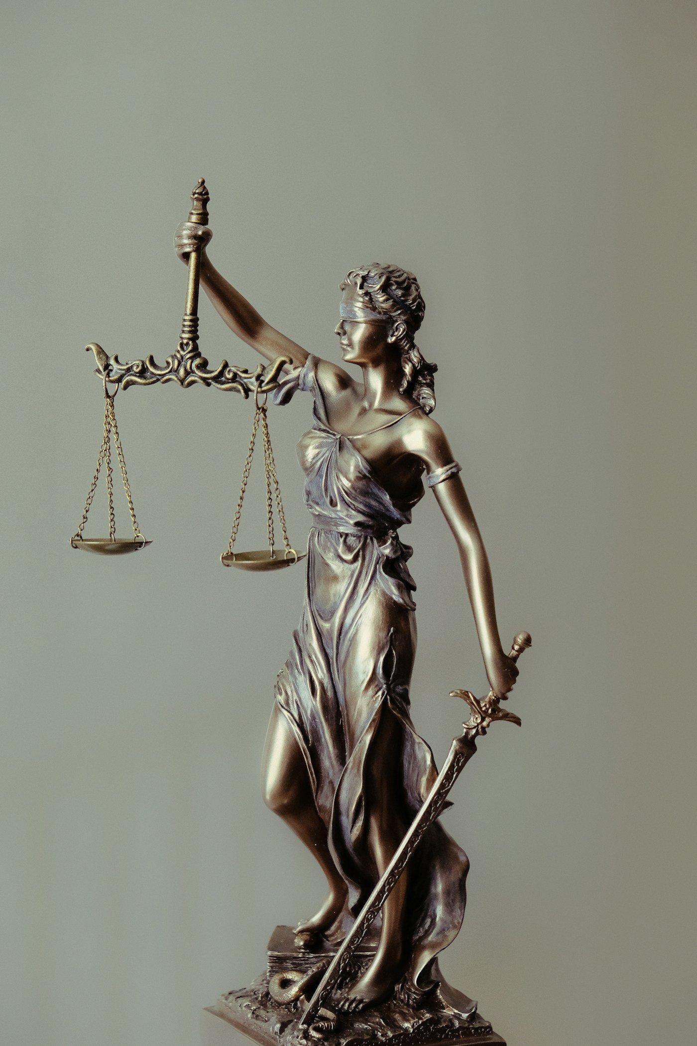 Legal documents and courthouse setting representing a general negligence claim