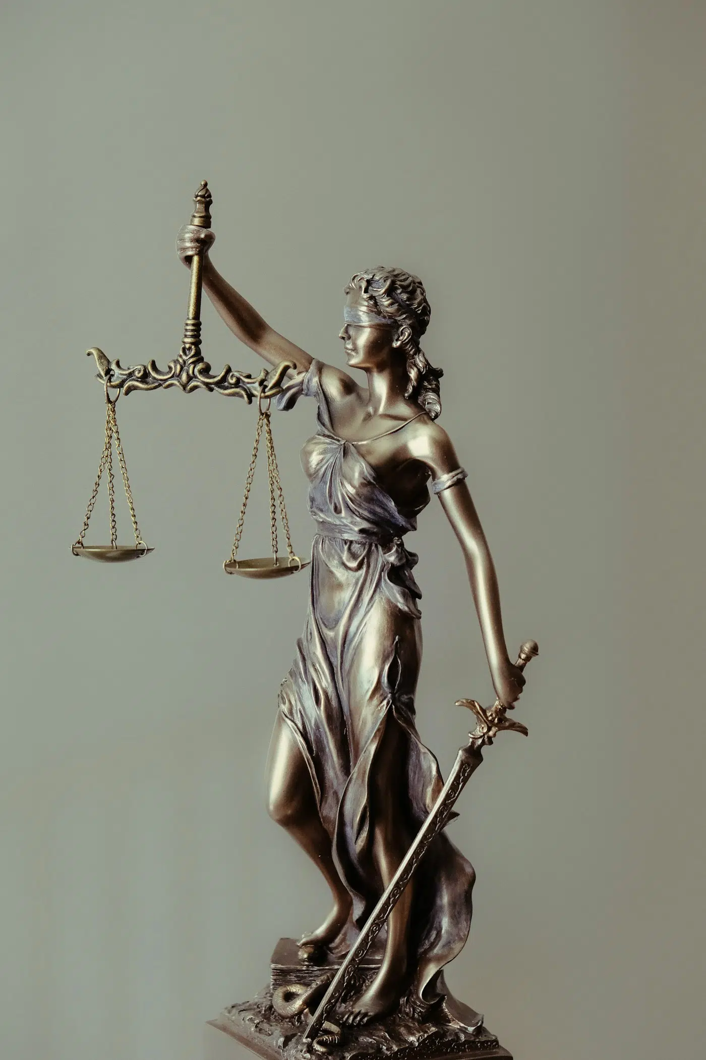 Legal documents and courthouse setting representing a general negligence claim
